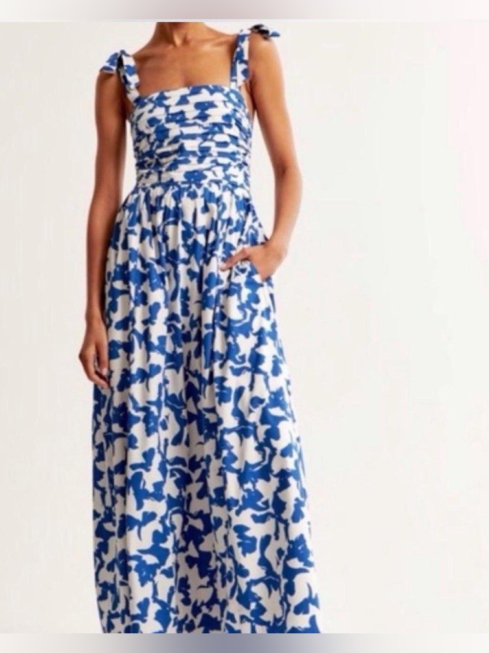 Abercrombie and Fitch NWOT. Blue & White Floral Smocked One-Piece Dress
